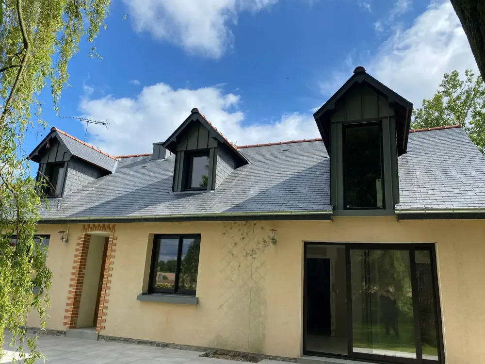 Couverture neuve à Rives-du-Couesnon